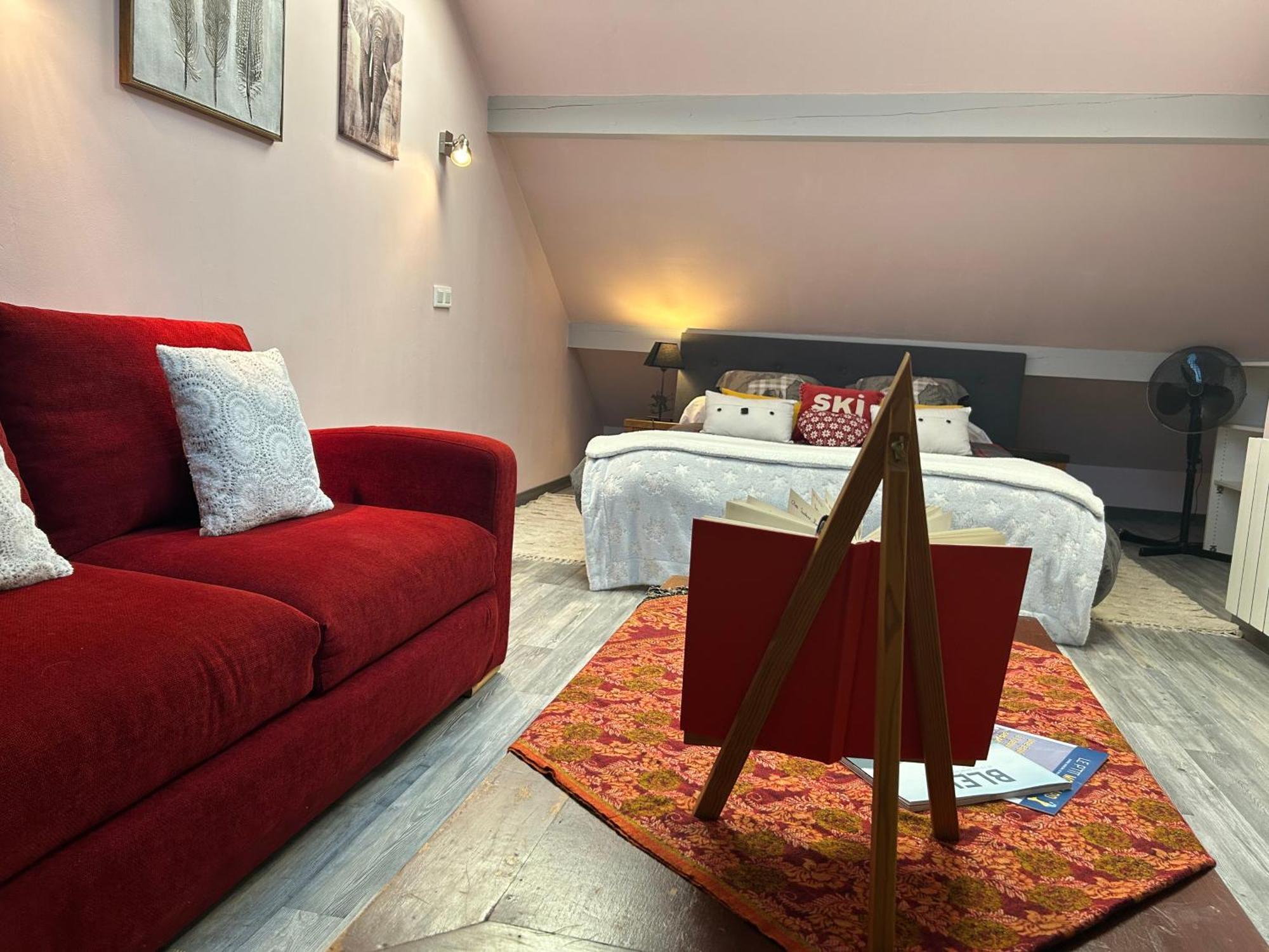 Mouxy A La Marc'Quize Chambres D'Hotes, Petit Dejeuner Compris, Avec Piscine A Debordement En Exterieur, Bain Nordique A 38 Degres En Prestation Supplement Sur Reservation Horaire Anticipee 1 Place De Parking Gratuite Sur Place المظهر الخارجي الصورة