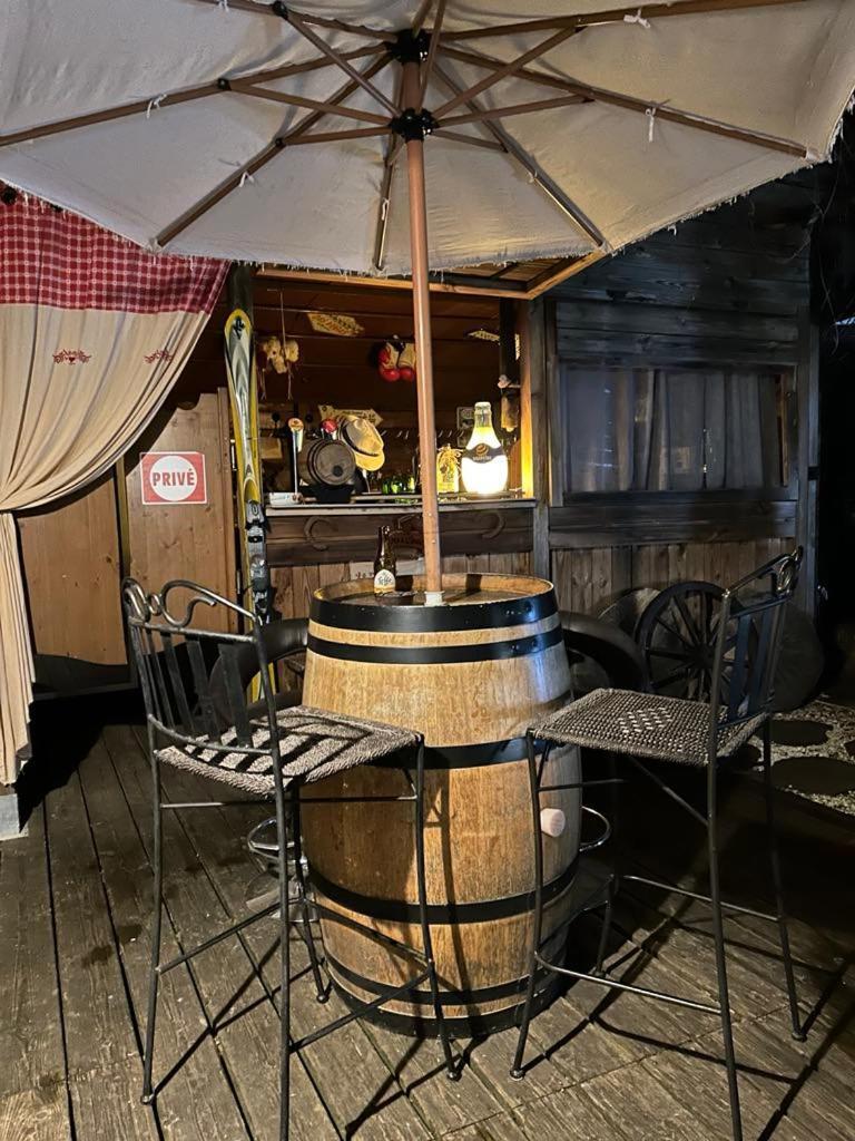 Mouxy A La Marc'Quize Chambres D'Hotes, Petit Dejeuner Compris, Avec Piscine A Debordement En Exterieur, Bain Nordique A 38 Degres En Prestation Supplement Sur Reservation Horaire Anticipee 1 Place De Parking Gratuite Sur Place المظهر الخارجي الصورة