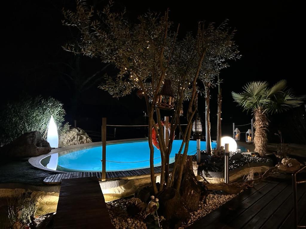Mouxy A La Marc'Quize Chambres D'Hotes, Petit Dejeuner Compris, Avec Piscine A Debordement En Exterieur, Bain Nordique A 38 Degres En Prestation Supplement Sur Reservation Horaire Anticipee 1 Place De Parking Gratuite Sur Place المظهر الخارجي الصورة